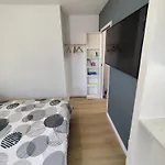 With Garden&pool, Easy Nîmes Access Appartement *