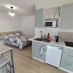 With Garden&pool, Easy Nîmes Access Appartement *