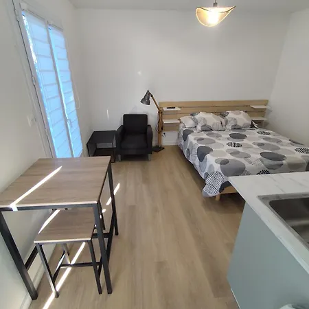 With Garden And Pool, Easy Nimes Access