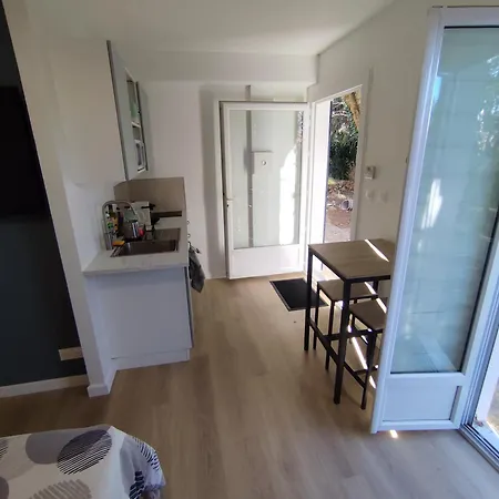 Apartment With Garden And Pool, Easy Nimes Access *
