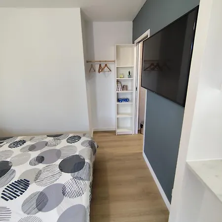 With Garden And Pool, Easy Nimes Access Daire *
