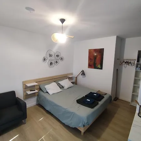 With Garden And Pool, Easy Nimes Access Appartement Caissargues