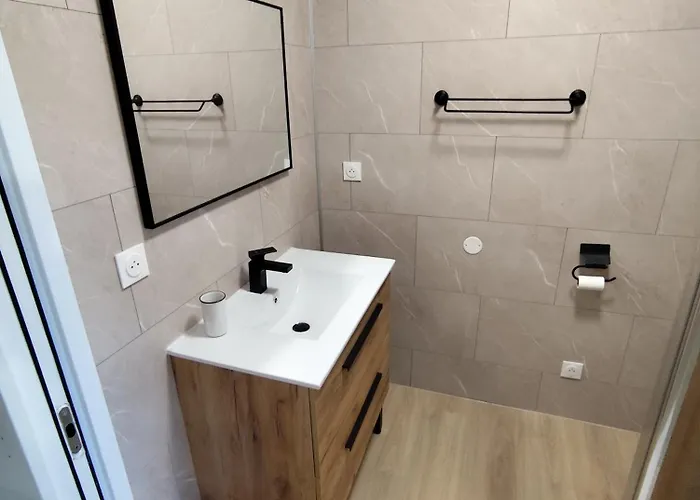 With Garden And Pool, Easy Nimes Access *