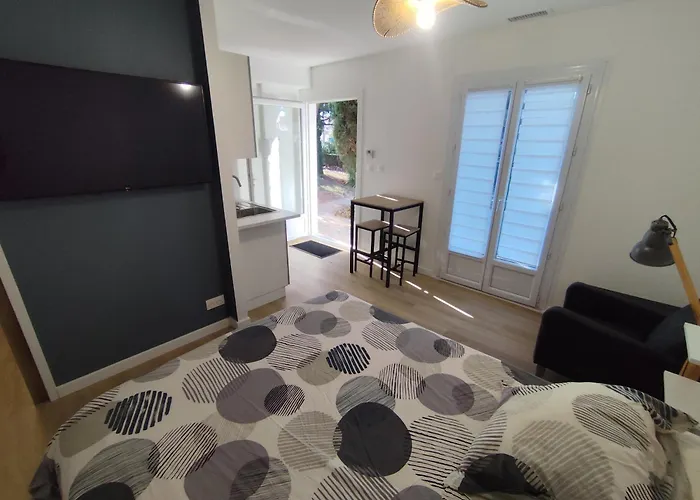 With Garden And Pool, Easy Nimes Access Апартаменты Кэсарг