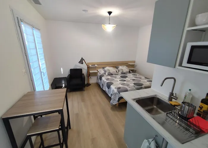 Апартаменты With Garden And Pool, Easy Nimes Access *