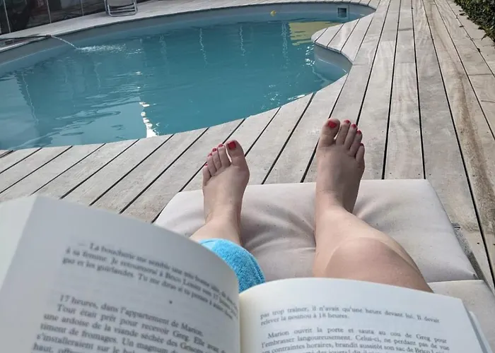 With Garden And Pool, Easy Nimes Access Апартаменты Кэсарг