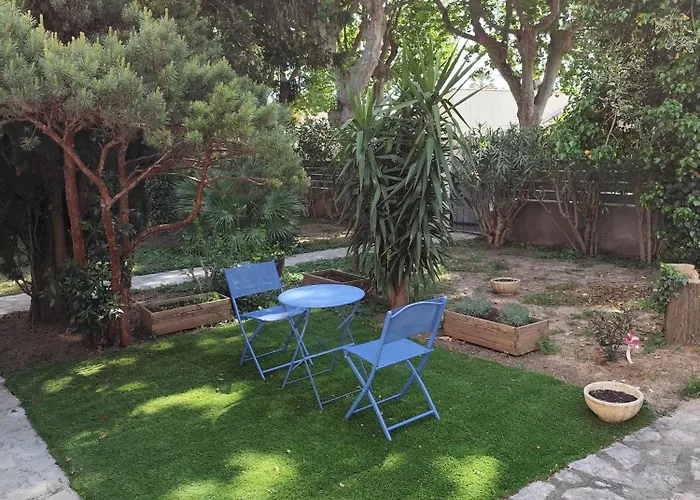 With Garden And Pool, Easy Nimes Access Кэсарг