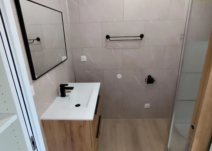 With Garden And Pool, Easy Nimes Access Апартаменты Кэсарг