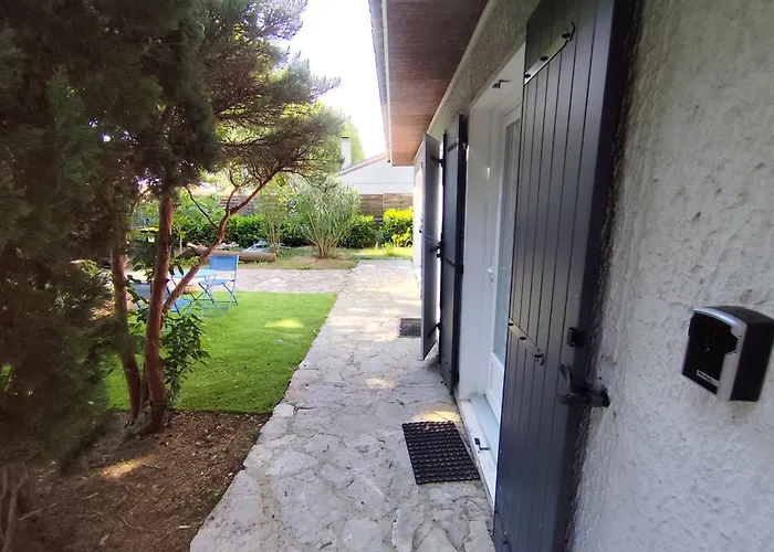 Апартаменты With Garden And Pool, Easy Nimes Access