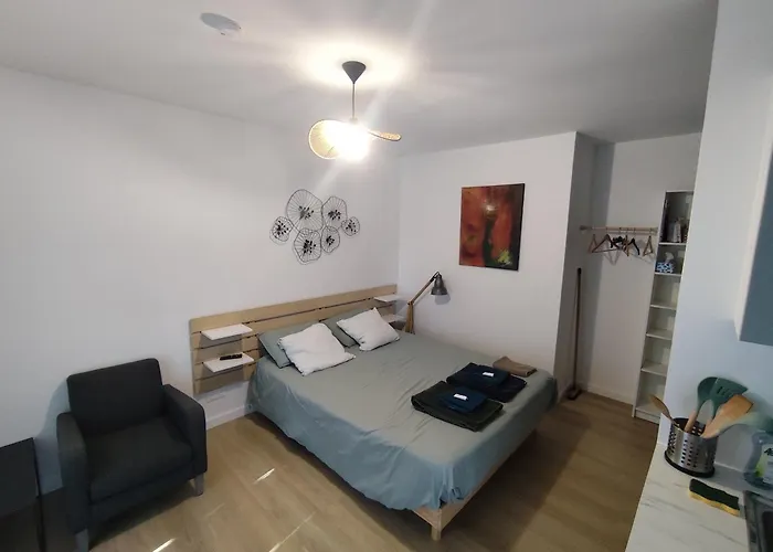 With Garden And Pool, Easy Nimes Access Апартаменты Кэсарг